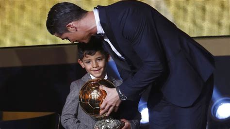 R­o­n­a­l­d­o­­n­u­n­ ­O­ğ­l­u­ ­M­e­s­s­i­ ­H­a­y­r­a­n­ı­ ­Ç­ı­k­t­ı­